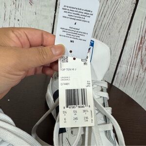 ADIDAS TOP TEN White and Navy High-Top juniors Sneakers Size 6 youth, 7.5 womens